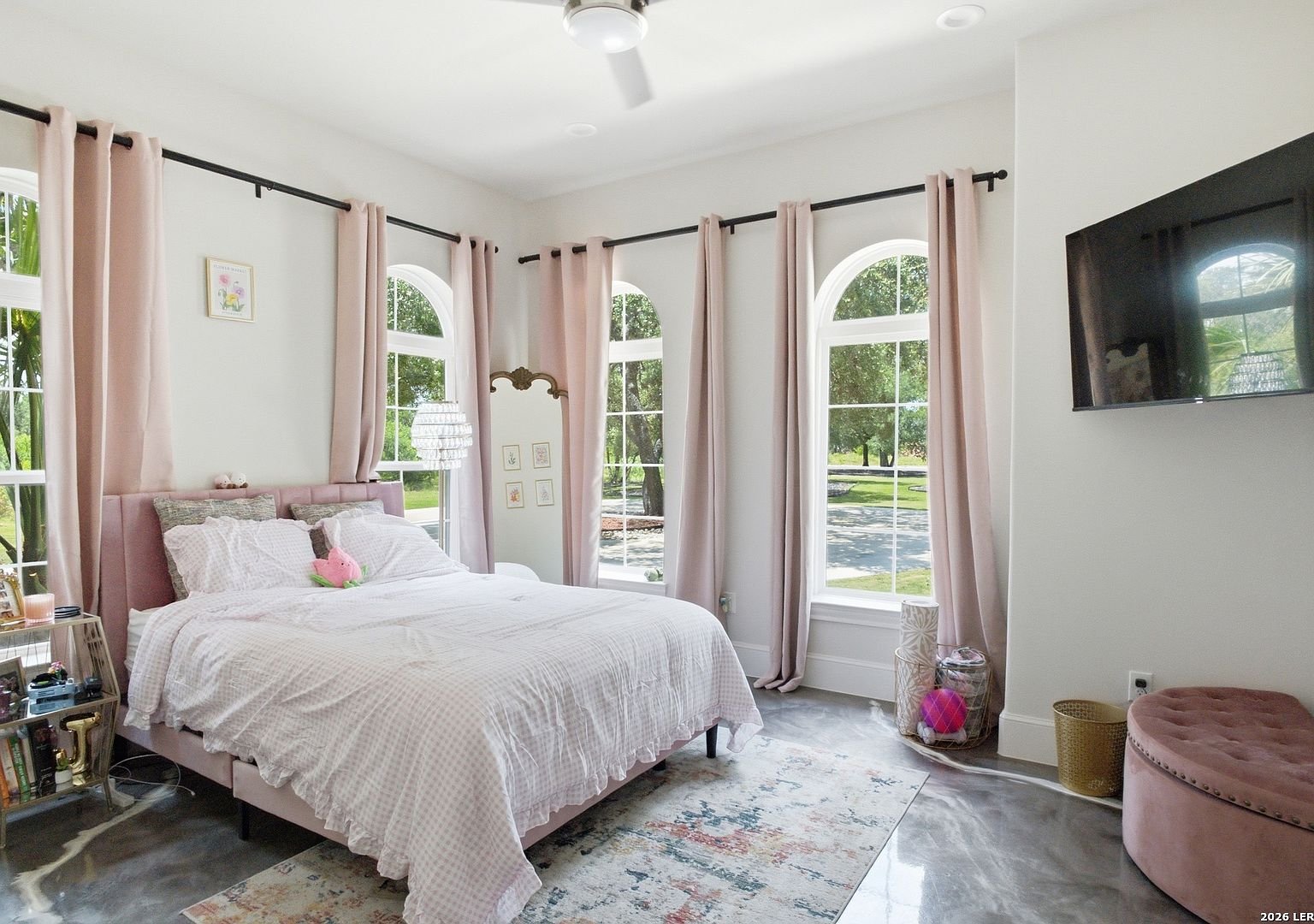 Secondary bedroom